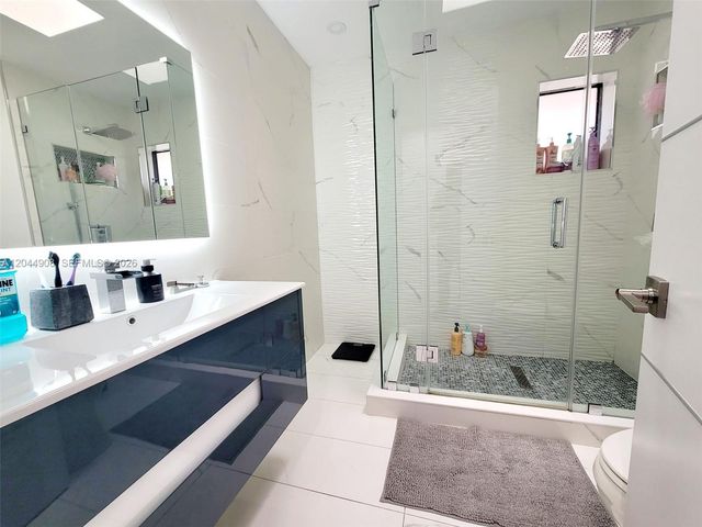 6324 NW 201st Ln, Hialeah, FL 33015