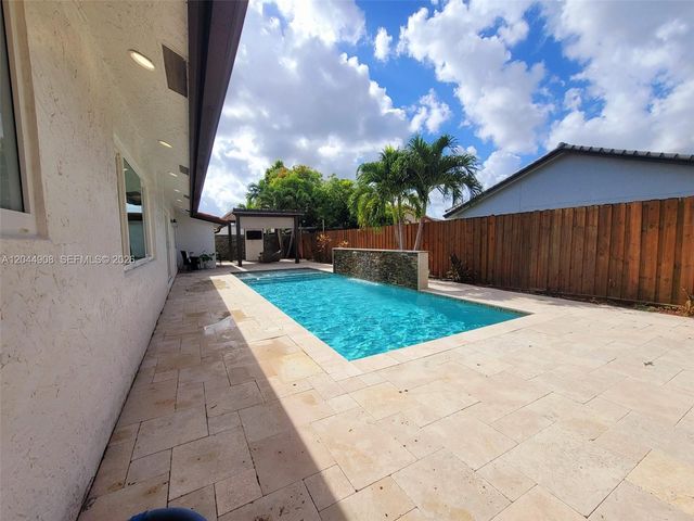 6324 NW 201st Ln, Hialeah, FL 33015