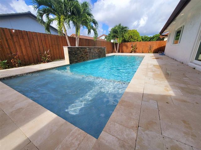 6324 NW 201st Ln, Hialeah, FL 33015