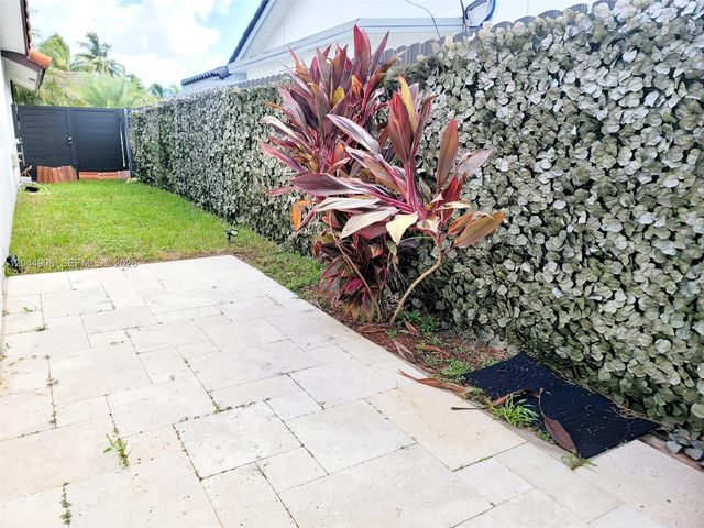 6324 NW 201st Ln, Hialeah, FL 33015