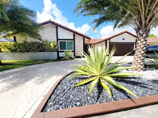 6324 NW 201st Ln, Hialeah, FL 33015