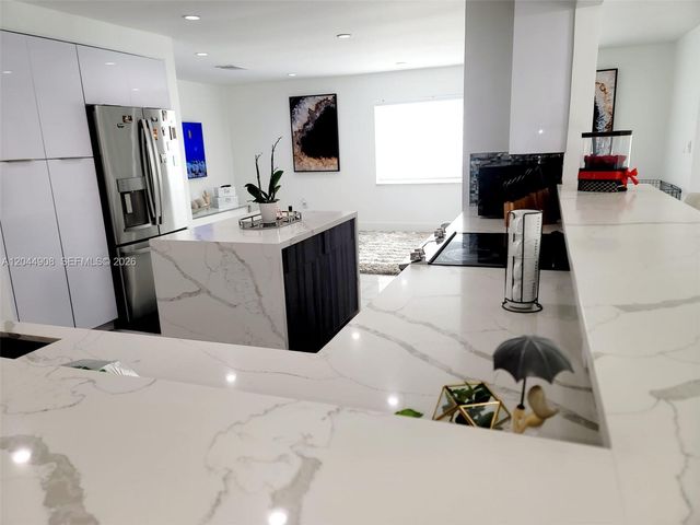 6324 NW 201st Ln, Hialeah, FL 33015