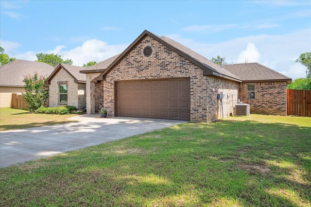 1008 N Main Street, Tioga, TX 76271
