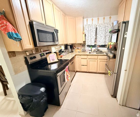 4404 S 375 E, Washington Terrace, UT 84405