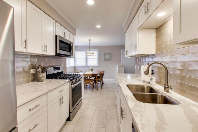 239 N Lind Avenue, Hillside, IL 60162