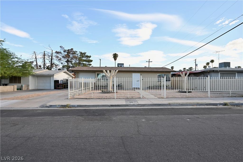 2300 Isabelle Avenue, Las Vegas, NV 89101 — exterior