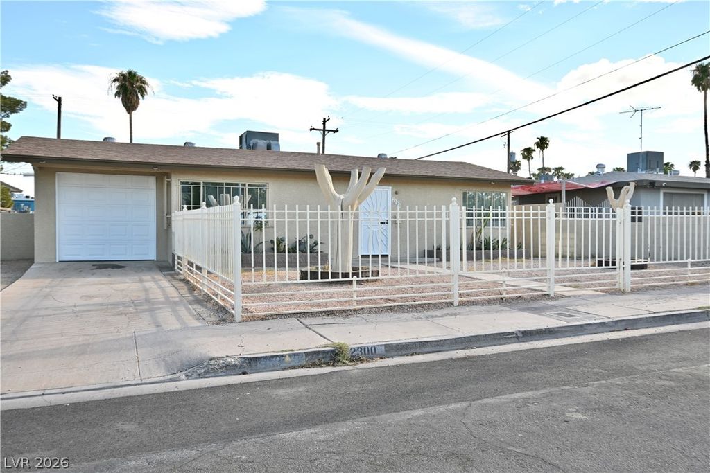 2300 Isabelle Avenue, Las Vegas, NV 89101 — photo 2