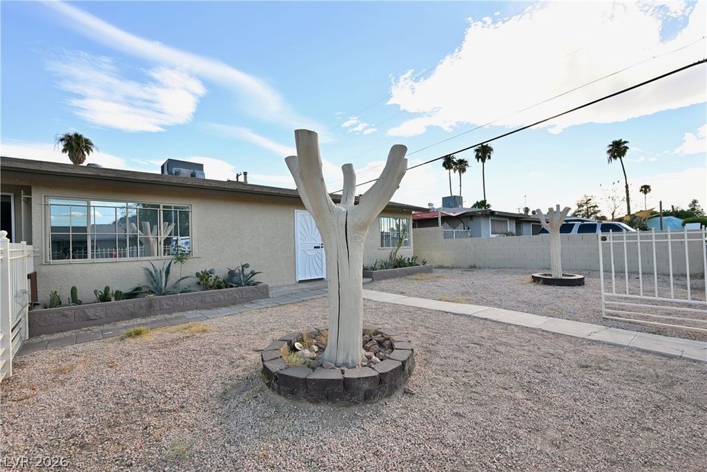 2300 Isabelle Avenue, Las Vegas, NV 89101 — photo 4