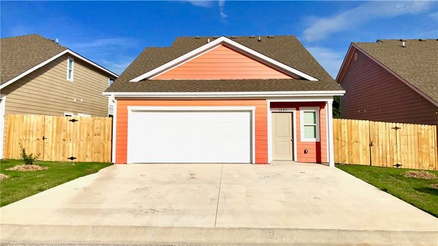 1775 N Izard Lane, Fayetteville, AR 72704