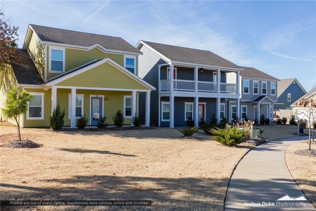 1775 N Izard Lane, Fayetteville, AR 72704