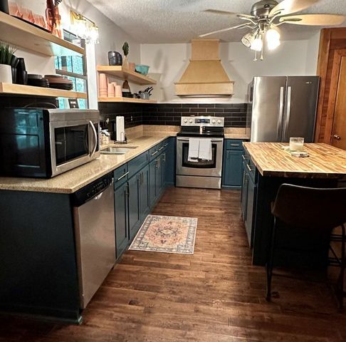 1704 Newport Drive, Ellijay, GA 30540