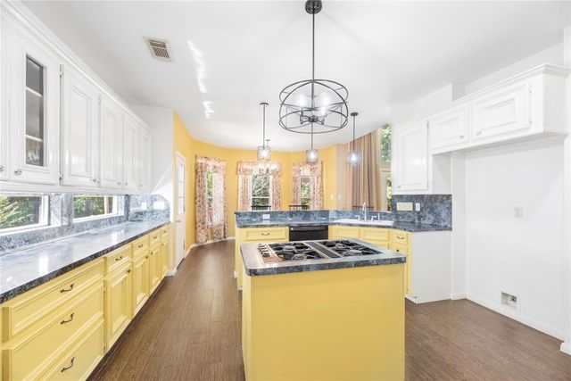 6702 W Bluff Drive, Magnolia, TX 77354