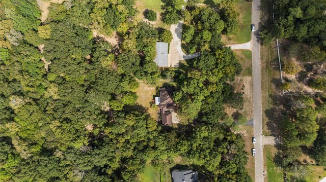 6702 W Bluff Drive, Magnolia, TX 77354