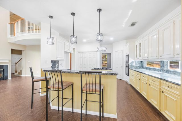 6702 W Bluff Drive, Magnolia, TX 77354