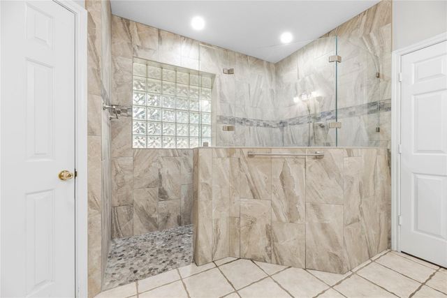 6702 W Bluff Drive, Magnolia, TX 77354