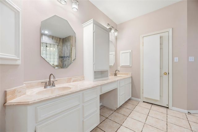 6702 W Bluff Drive, Magnolia, TX 77354