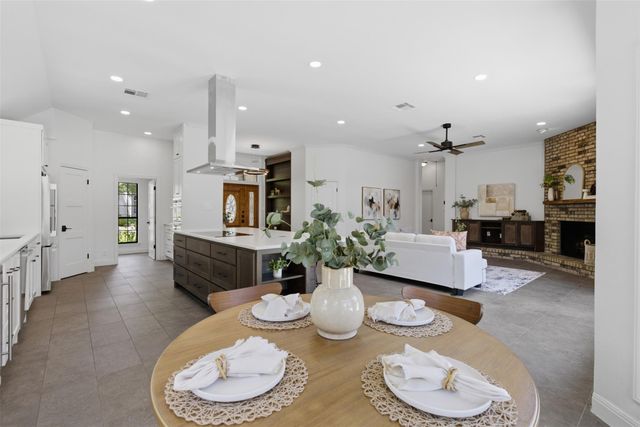2 Meandering WAY, Round Rock, TX 78664