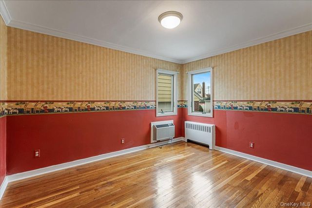 38 7th Street, Garden City Park, NY 11040