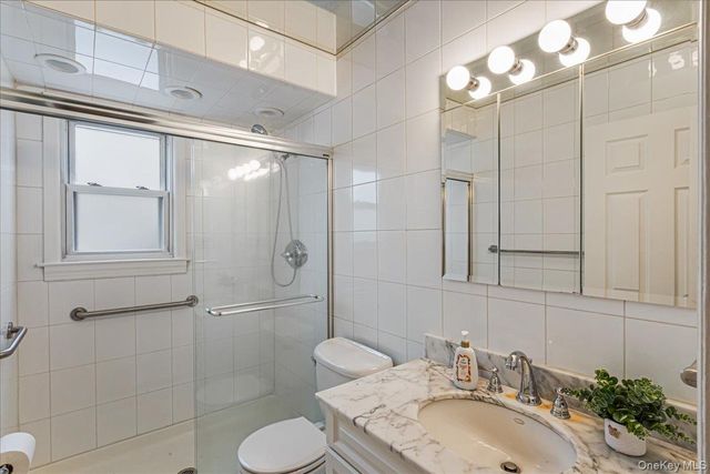 38 7th Street, Garden City Park, NY 11040