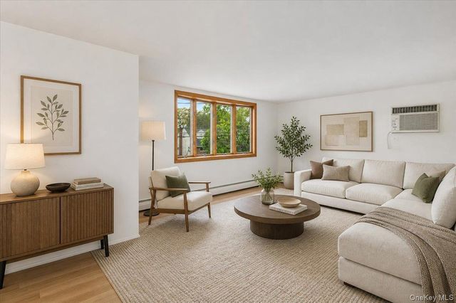 38 7th Street, Garden City Park, NY 11040