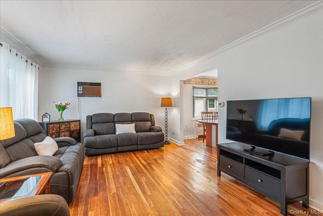 38 7th Street, Garden City Park, NY 11040