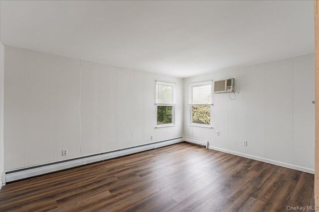 38 7th Street, Garden City Park, NY 11040
