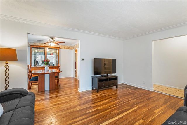 38 7th Street, Garden City Park, NY 11040