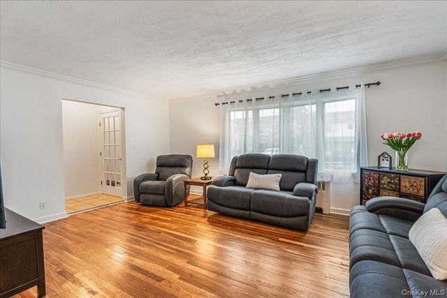 38 7th Street, Garden City Park, NY 11040