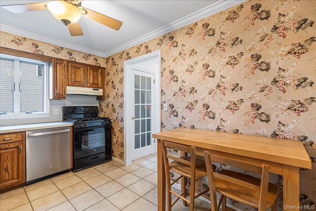 38 7th Street, Garden City Park, NY 11040