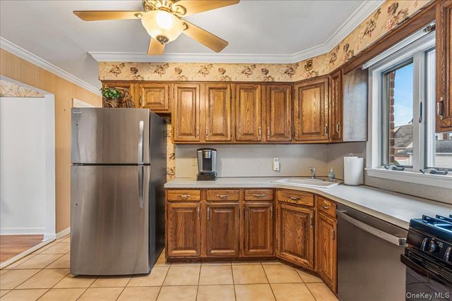 38 7th Street, Garden City Park, NY 11040