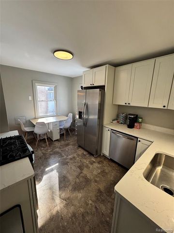 27277 Leroy Street, Roseville, MI 48066