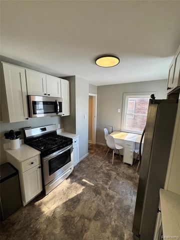 27277 Leroy Street, Roseville, MI 48066