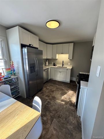 27277 Leroy Street, Roseville, MI 48066