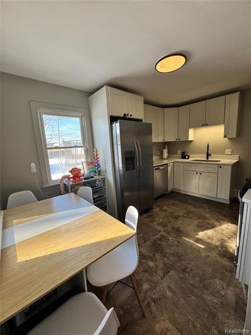 27277 Leroy Street, Roseville, MI 48066