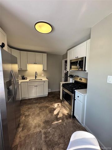 27277 Leroy Street, Roseville, MI 48066