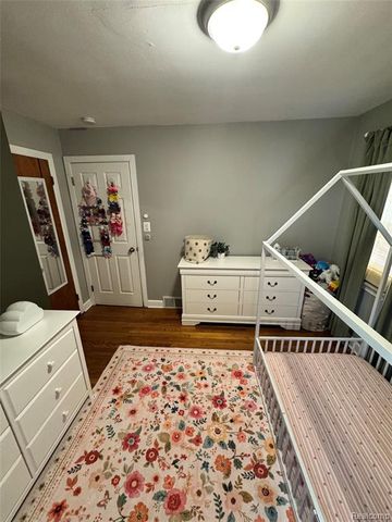 27277 Leroy Street, Roseville, MI 48066