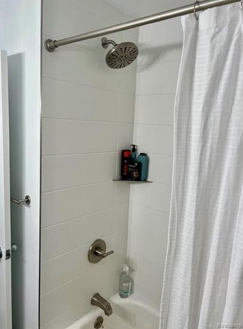 27277 Leroy Street, Roseville, MI 48066