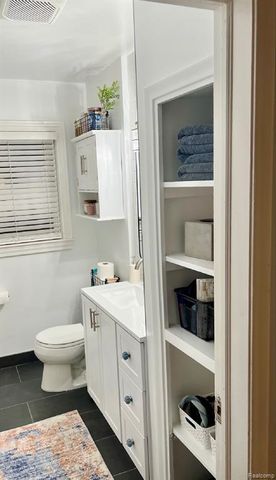 27277 Leroy Street, Roseville, MI 48066