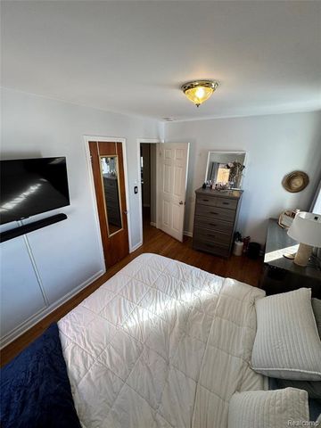 27277 Leroy Street, Roseville, MI 48066