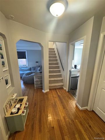 27277 Leroy Street, Roseville, MI 48066