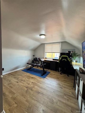 27277 Leroy Street, Roseville, MI 48066