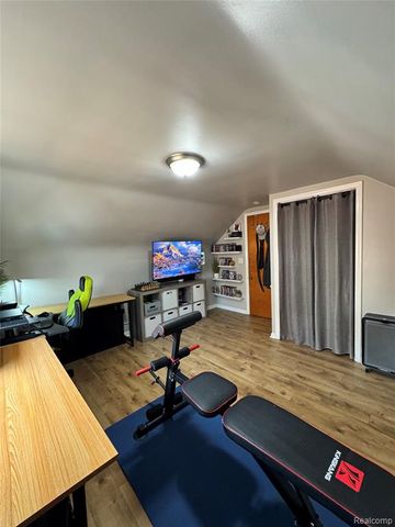 27277 Leroy Street, Roseville, MI 48066