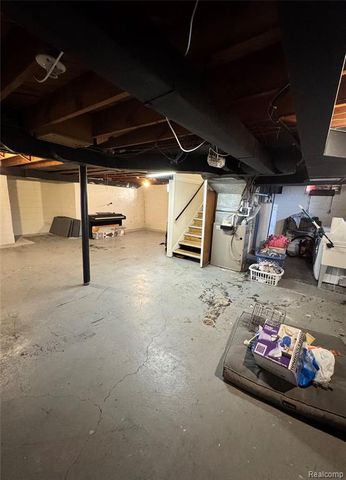 27277 Leroy Street, Roseville, MI 48066