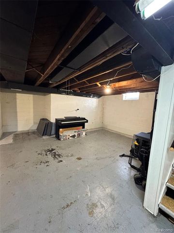 27277 Leroy Street, Roseville, MI 48066