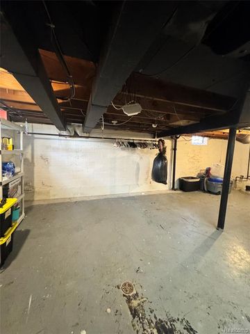 27277 Leroy Street, Roseville, MI 48066