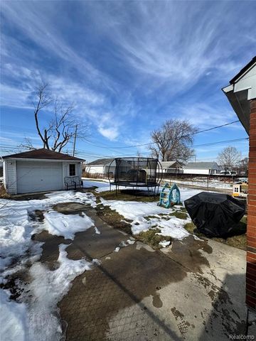 27277 Leroy Street, Roseville, MI 48066