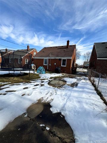 27277 Leroy Street, Roseville, MI 48066