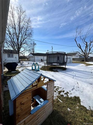 27277 Leroy Street, Roseville, MI 48066