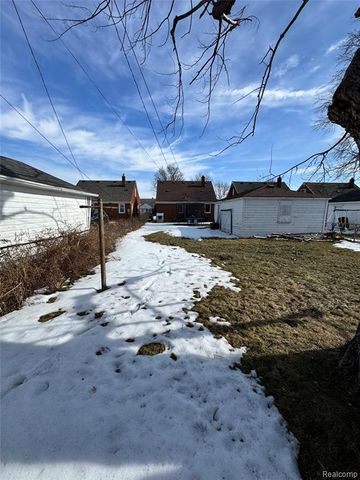 27277 Leroy Street, Roseville, MI 48066