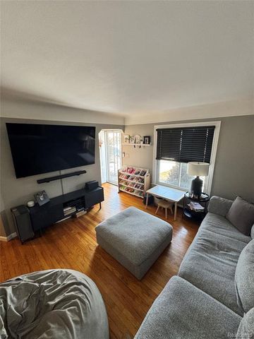 27277 Leroy Street, Roseville, MI 48066